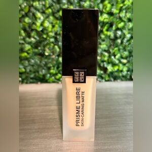 3-C240-Givenchy Prisme Libre Matte Foundation - NWOB